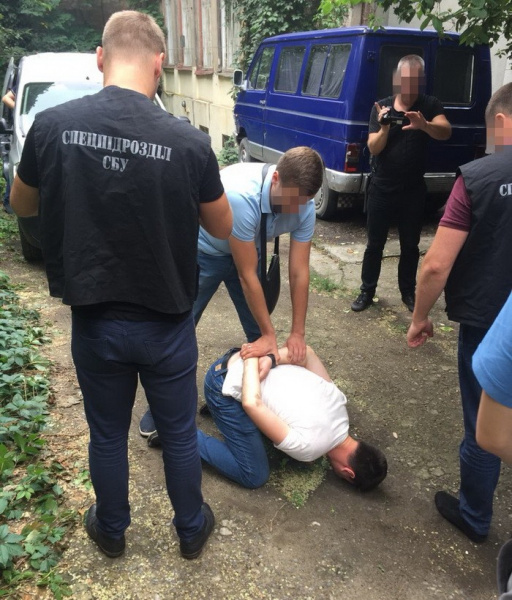 В Одессе на взятке задержали ревизора-инспектора налоговой